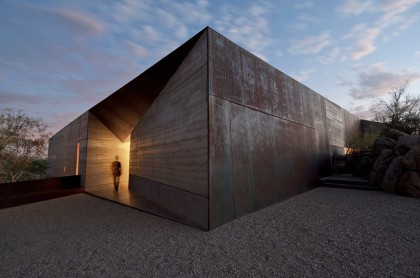 An Elegantly, Thoughts-Blowing Residence inside the Desert item-thumbnail