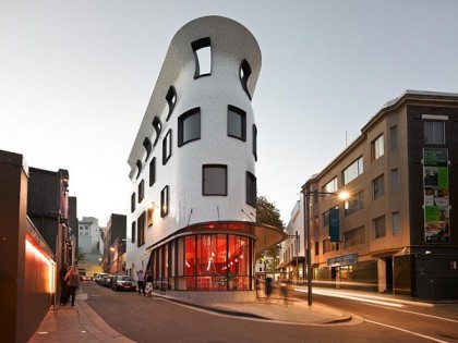 Architectural restaurant, workplaces and rooftop backyard bar in Sydney item-thumbnail