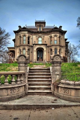 Beautiful Abandoned Mansion item-thumbnail