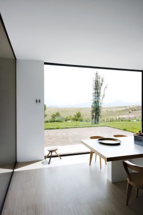 Piero Lissoni’s concrete weekend home item-thumbnail
