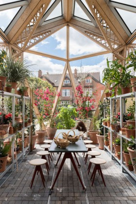 Norman Foster’s Maggie Centre features a timber-lattice structure item-thumbnail